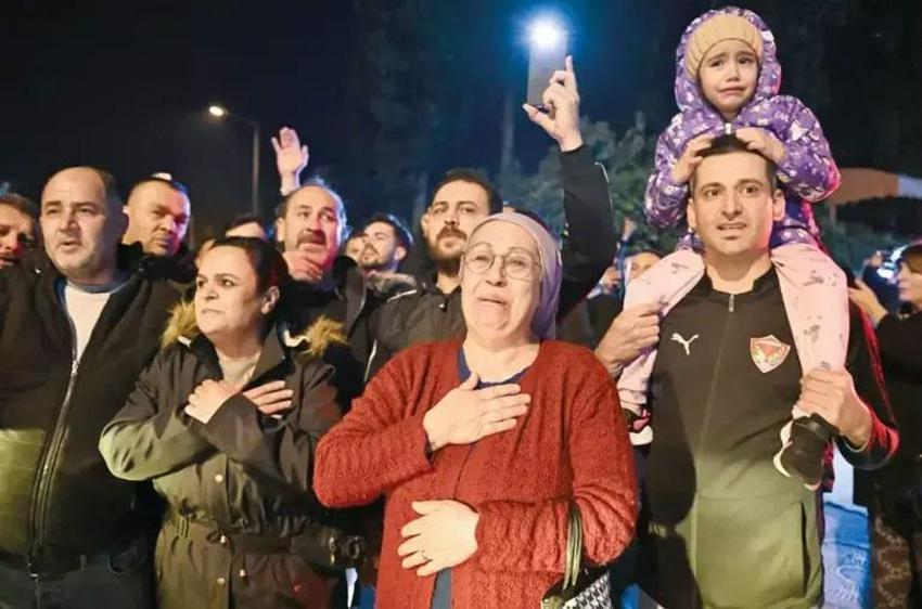 Ferdi Tayfur'a son veda bugün: Eski eşi Necla Nazır evinde taziyeleri kabul etti, kızı Tuğçe Tayfur gözyaşlarına boğuldu