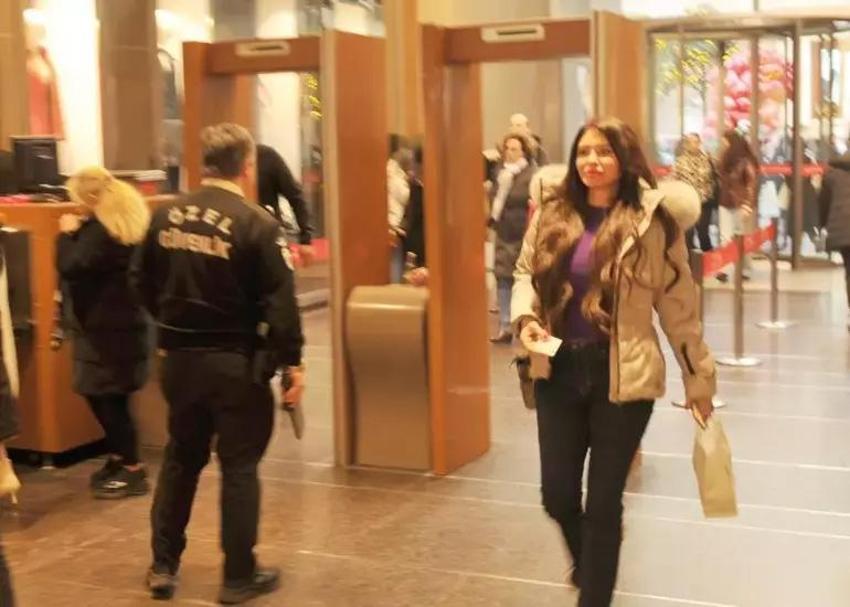 Bülent Şakrak, 22 yaş küçük sevgilisine gelen eleştirileri tüye aldı: 'İnsan bilir ne yaşadığını'