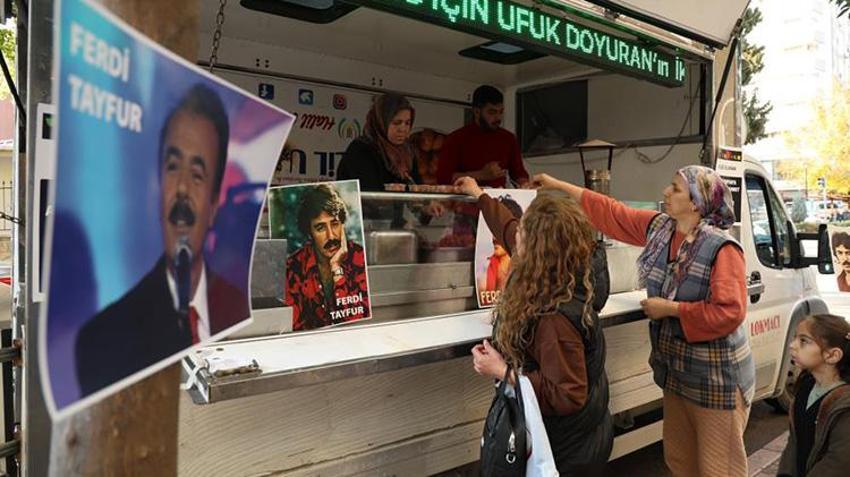 Adana'da Ferdi Tayfur anısına lokma dağıtıldı: 'Çok sevdiğimiz birisiydi'