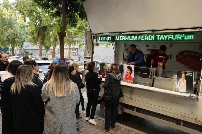 Adana'da Ferdi Tayfur anısına lokma dağıtıldı: 'Çok sevdiğimiz birisiydi'