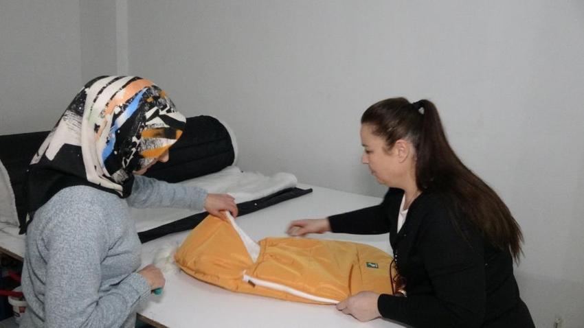 Torunu için kar tulumu dikti, hayatı değişti: Evde dikmeye başladı, Rusya pazarına açıldı