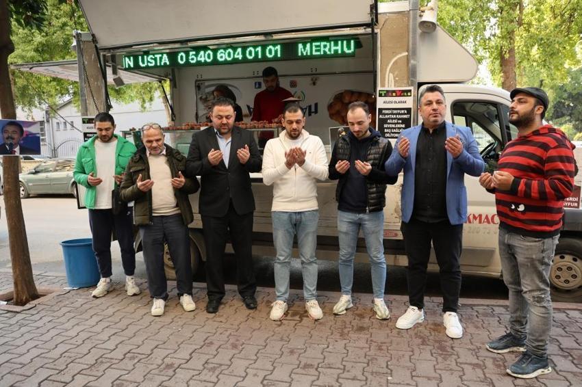 Türkiye Ferdi Babası'na böyle veda etti: Şarkıları dilden dile dolandı, hayrına lokma dağıtıldı