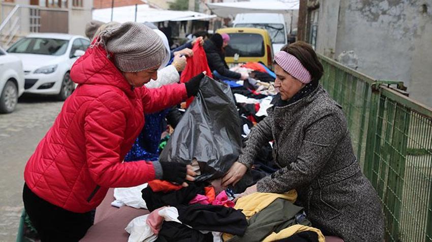 Edirne'de sokak hayvanları için pazarda gönüllü satış yapıyorlar
