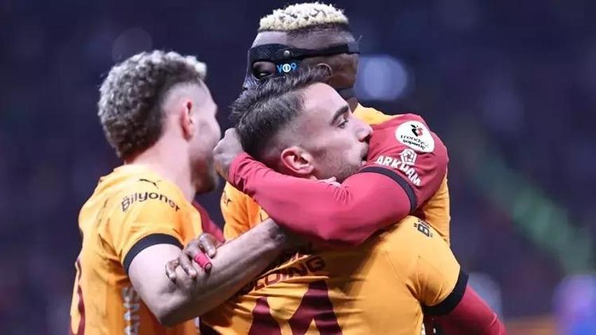 Torreira'nın eli doğal konumda değil! Penaltı kararı doğru mu?

