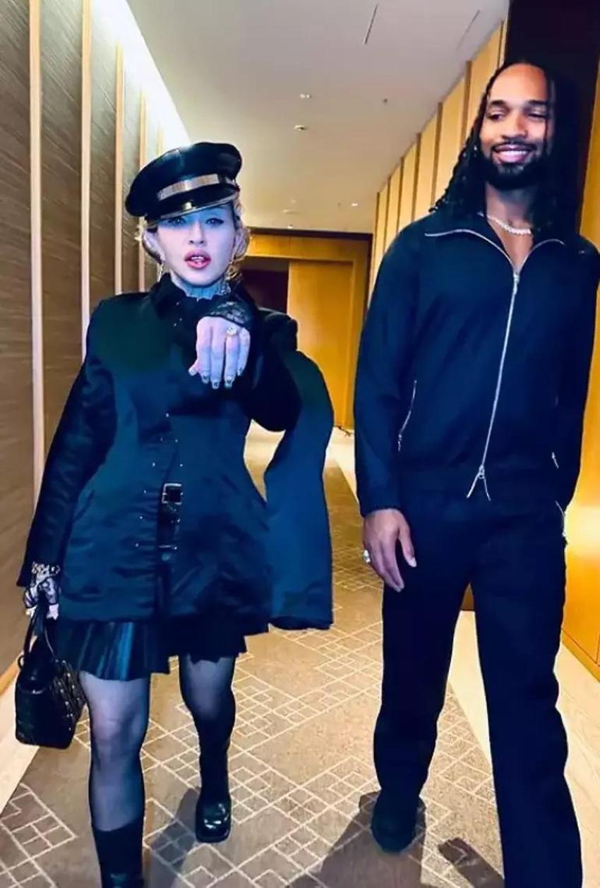 Aralarındaki yaş farkı dikkat çekti! Dünyaca ünlü yıldızdan pırlanta paylaşımı