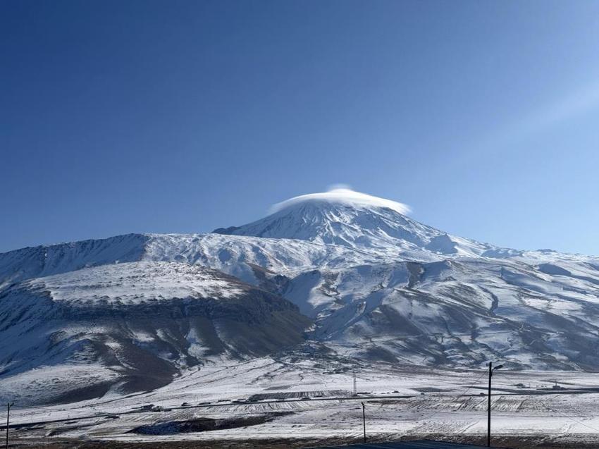 Ağrı Dağı'nda mercek bulutu oluştu: Yüksek rakımda görsel şölen