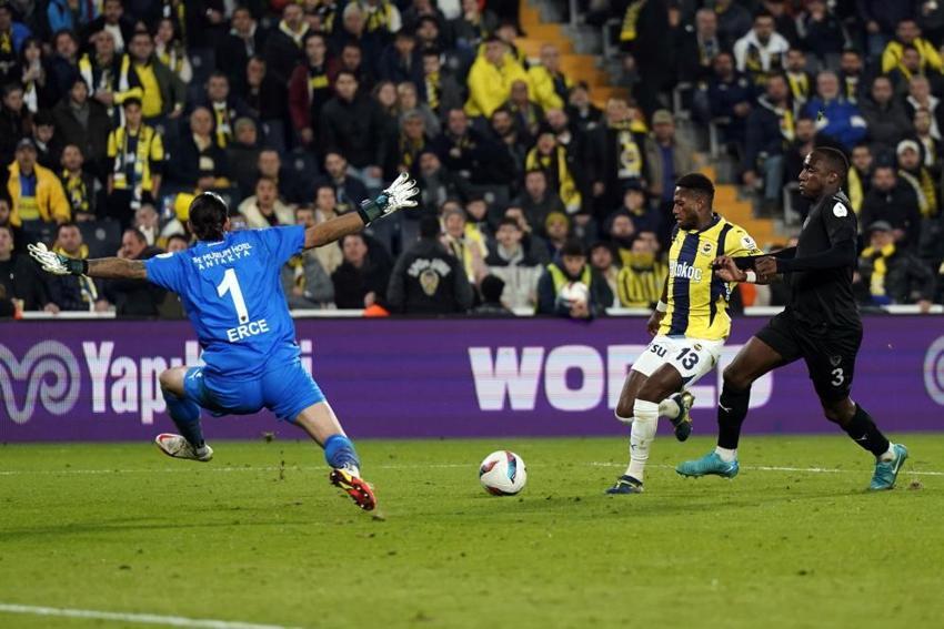 Fenerbahçe, Hatayspor'u mağlup etti! Farkın daha fazla açılmasına izin vermedi