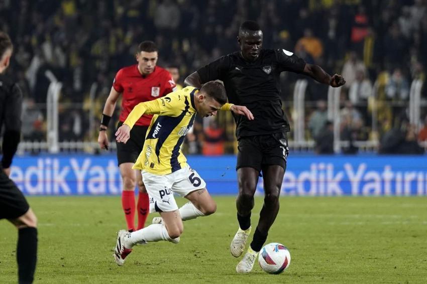 Osayi-Samuel-Mert Müldür değişikliği sonrası çıldırdı: En-Nesyri kötüsün, Mert Hakan'a ne oluyor
