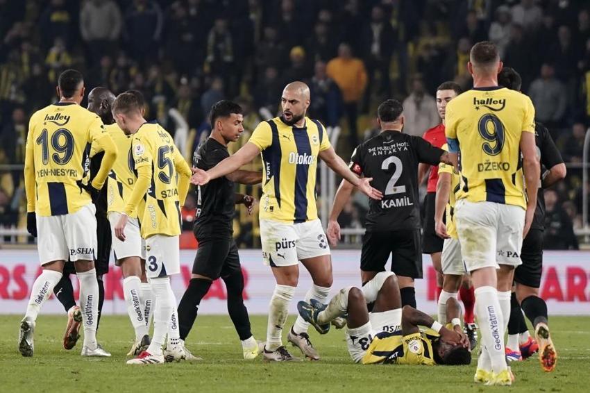 Osayi-Samuel-Mert Müldür değişikliği sonrası çıldırdı: En-Nesyri kötüsün, Mert Hakan'a ne oluyor