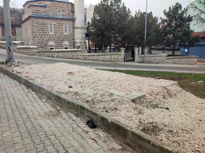 Mahallenin muhtarı oturma eylemi yaptı! Sebebi şaşırttı