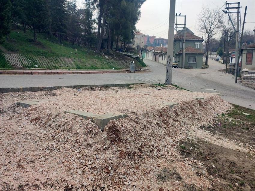 Mahallenin muhtarı oturma eylemi yaptı! Sebebi şaşırttı
