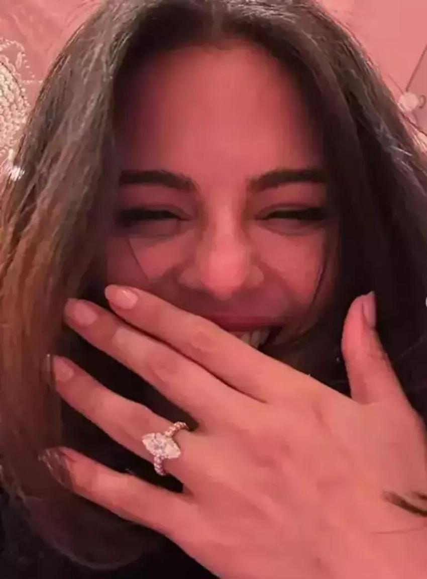 Ödül törenindeki kare ele vermişti! Yüzük savaşlarına bir isim daha eklendi