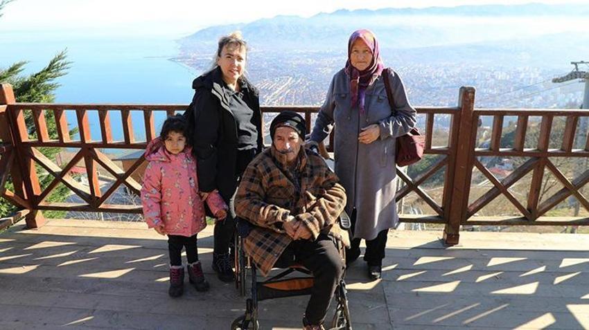Ordu'da 90 yaşındaki yürüme engelli "engelsiz taksi" ile Boztepe'yi gezdi