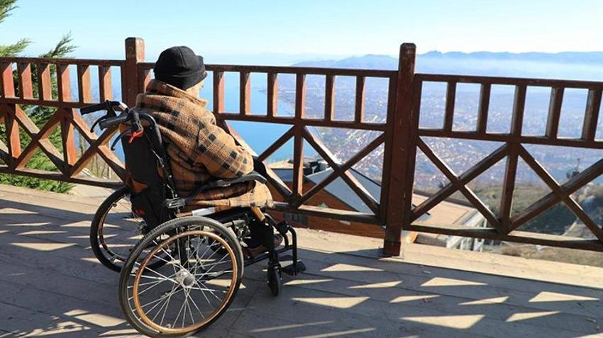 Ordu'da 90 yaşındaki yürüme engelli "engelsiz taksi" ile Boztepe'yi gezdi