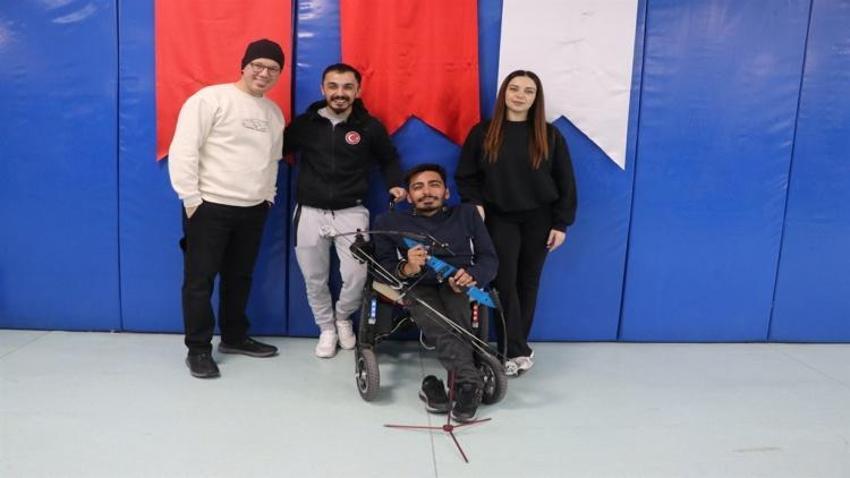 Markette tanıştığı milli haltercinin önerisiyle başladığı okçulukta şampiyonluk istiyor