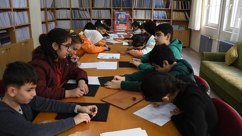 Adana'da görme engelli çocukların hayalleri kitaplaştırıldı