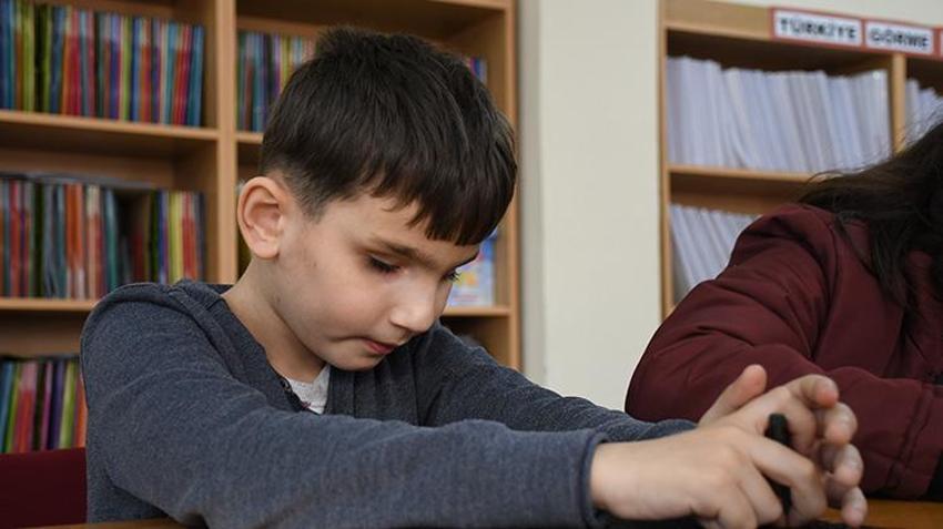 Adana'da görme engelli çocukların hayalleri kitaplaştırıldı