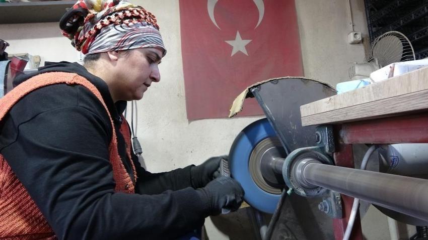 Eşine yemek getirdiği atölyede çırak oldu! 