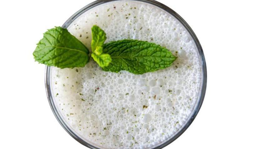 Bu ayranı çatalla içiyorsunuz! Adana'ya özgü baharatlarla yapılıyor: Sıcak havaların vazgeçilmezi kışın da favorisi oldu