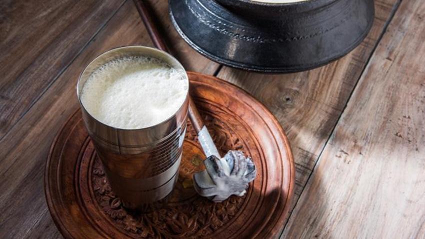 Bu ayranı çatalla içiyorsunuz! Adana'ya özgü baharatlarla yapılıyor: Sıcak havaların vazgeçilmezi kışın da favorisi oldu