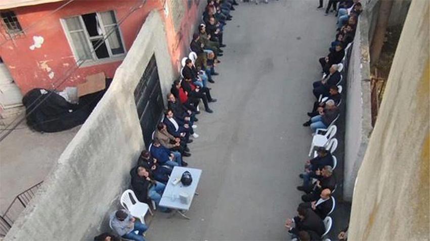 Ferdi Tayfur'un Adana'da çocukluğunun geçtiği mahallede helva dağıtıldı