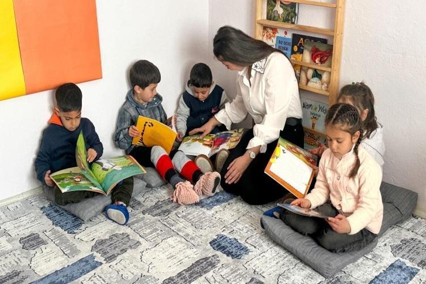 Kendi okullarını kendileri tamir ettiler! Van'da öğrencilerin kurdele kesti
