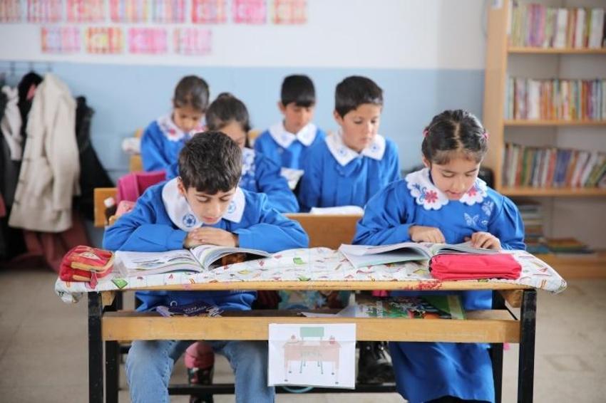 Kendi okullarını kendileri tamir ettiler! Van'da öğrencilerin kurdele kesti