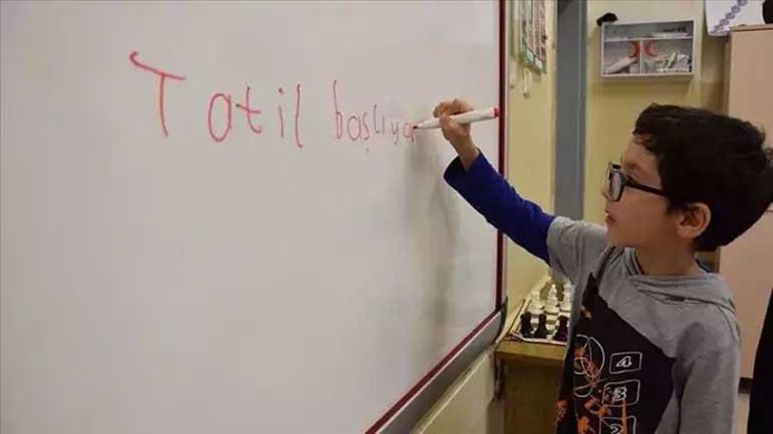 Okullarda yeni dönem! Karne yerine gelişim raporu verilecek: İşte yeni sistemle ilgili ayrıntılar
