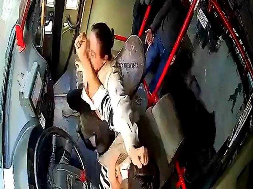 Otobüs şoförü eşine önce biber gazı sıktı! Sonra kolunu ısırıp bıçakladı: Tek bir sebebi vardı
