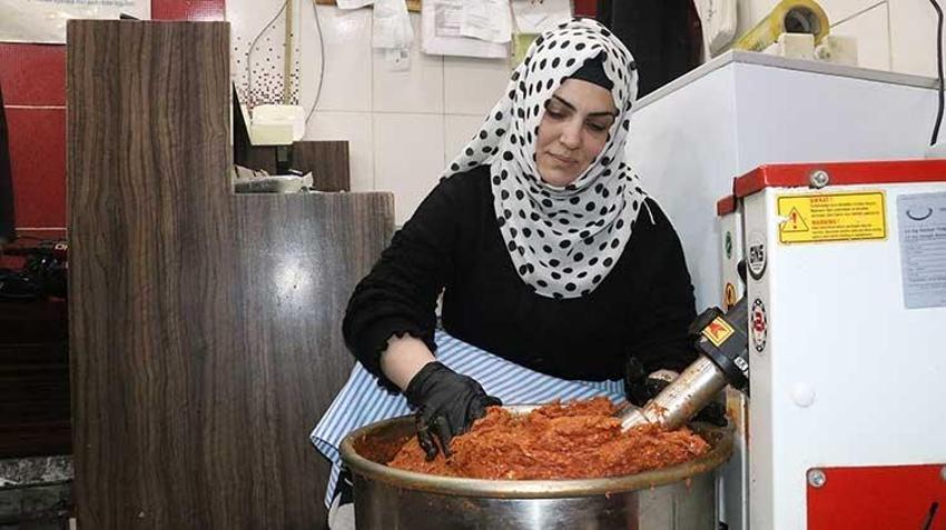 İstediği bölüme atanamayınca aile işinin başına geçti: Diyarbakır'ın 'Kasap Abla'sı oldu