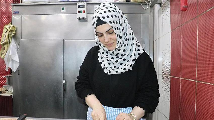 İstediği bölüme atanamayınca aile işinin başına geçti: Diyarbakır'ın 'Kasap Abla'sı oldu