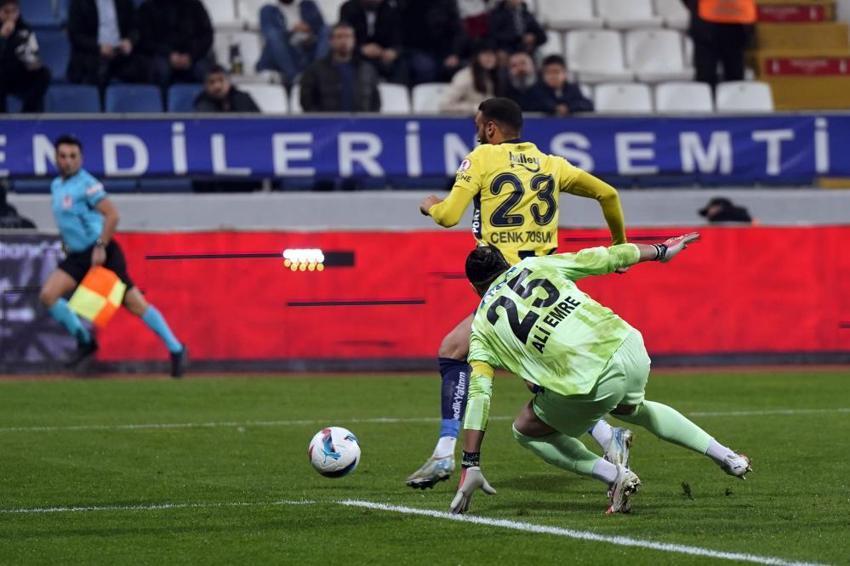 Osayi-Samuel'in keyfi kaçmış! Szymanski, Amrabat'ı eleştirip Cengiz Ünder'i gömdü: Aklı sahada değil