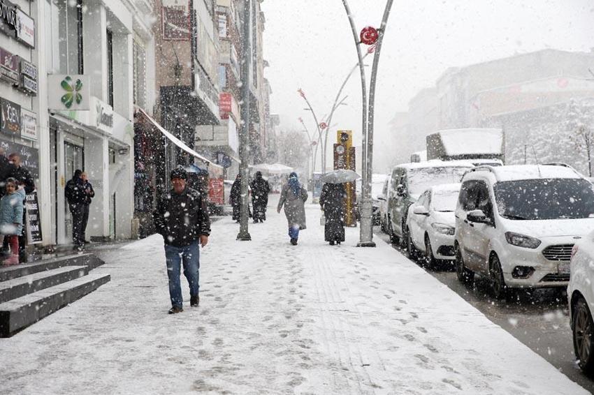 Lapa lapa kar yağışı için tarih verildi! Meteoroloji kuvvetli fırtına, sağanak ve çığ tehlikesine karşı uyardı