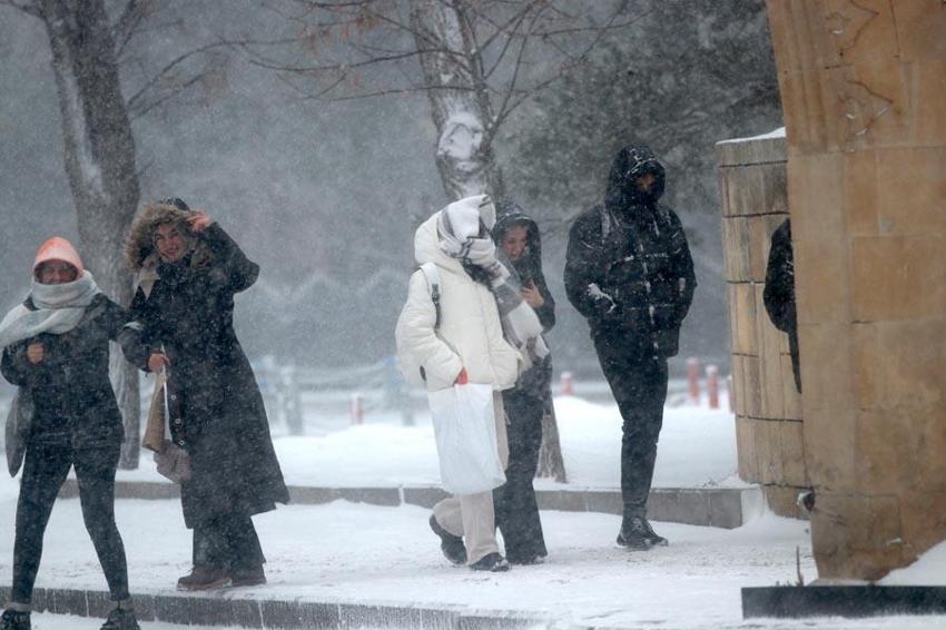 Lapa lapa kar yağışı için tarih verildi! Meteoroloji kuvvetli fırtına, sağanak ve çığ tehlikesine karşı uyardı