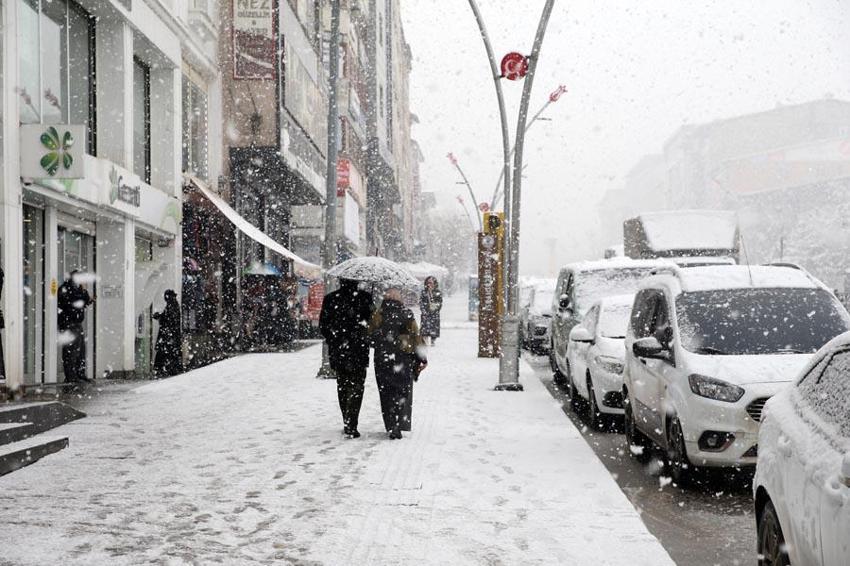 Lapa lapa kar yağışı için tarih verildi! Meteoroloji kuvvetli fırtına, sağanak ve çığ tehlikesine karşı uyardı