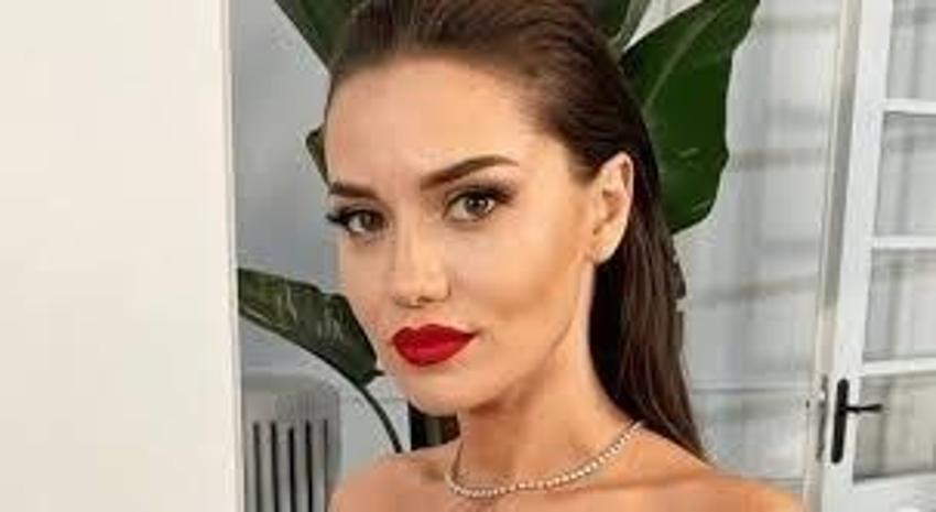 Yeni bir dizi mi geliyor? Fahriye Evcen'den heyecanlandıran paylaşım