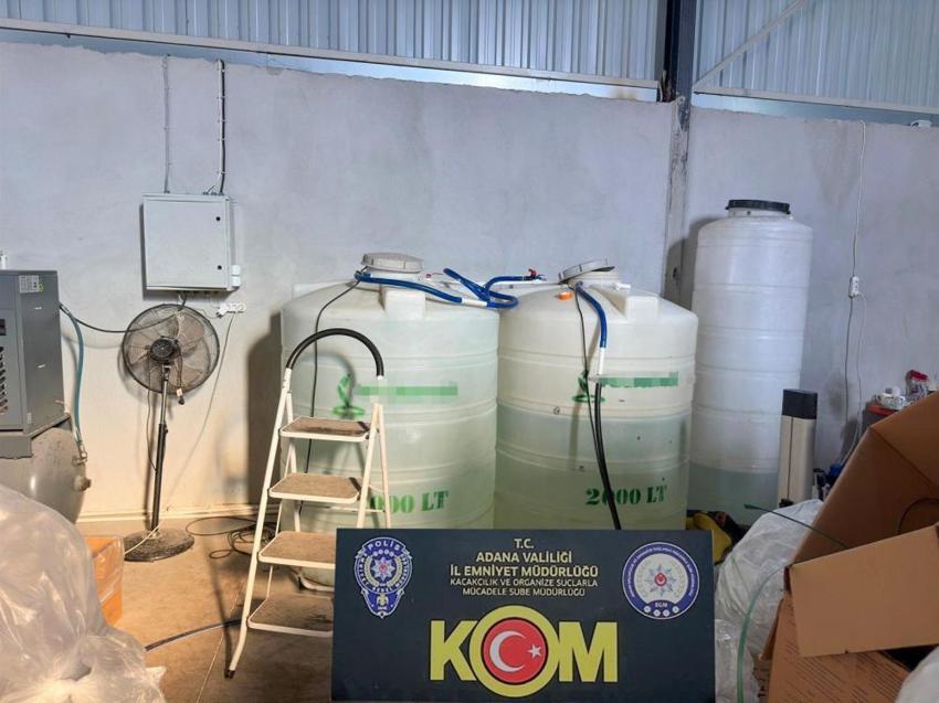 Gerçeğine benzesin diye aroma ve tatlandırıcı kullanmışlar! Musluk suyunu zemzem diye satan şüphelinin savunması pes dedirtti