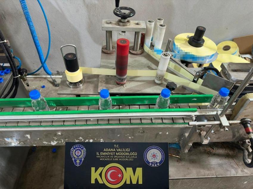 Gerçeğine benzesin diye aroma ve tatlandırıcı kullanmışlar! Musluk suyunu zemzem diye satan şüphelinin savunması pes dedirtti