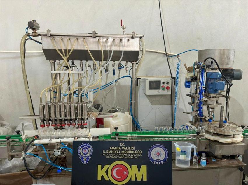 Gerçeğine benzesin diye aroma ve tatlandırıcı kullanmışlar! Musluk suyunu zemzem diye satan şüphelinin savunması pes dedirtti