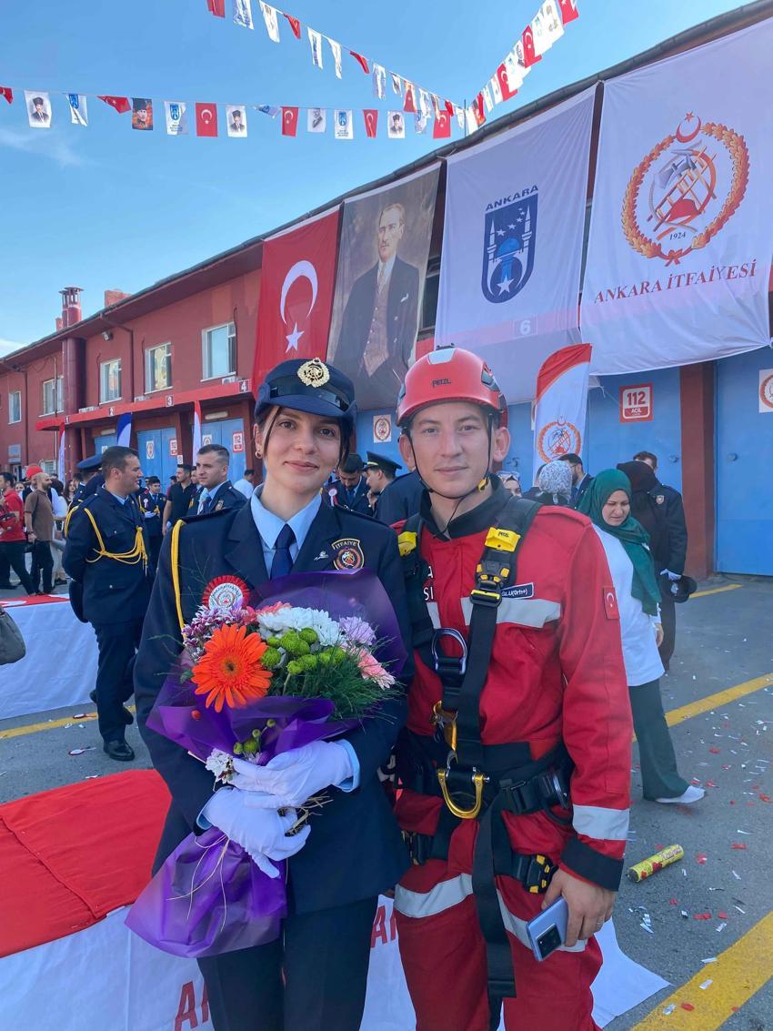 Ankaralı itfaiyeci çift omuz omuza çalışıyor