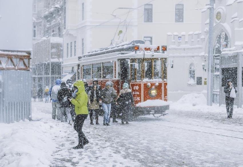 Kış kapıda! Meteoroloji'den uyarılar peş peşe geldi! Kar İstanbul'a dayandı