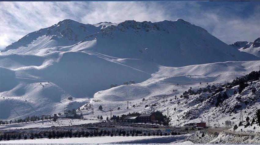 Isparta Davraz Kayak Merkezi günlük 10 bin ziyaretçiyi misafir ediyor