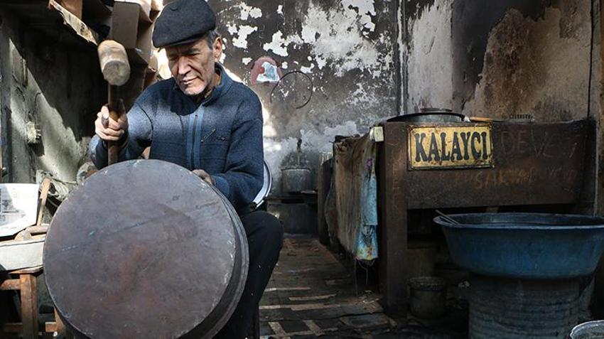 Adanalı üniversite mezunu kalaycı: Acilen usta yetiştirmemiz gerekiyor, meslek yok olacak
