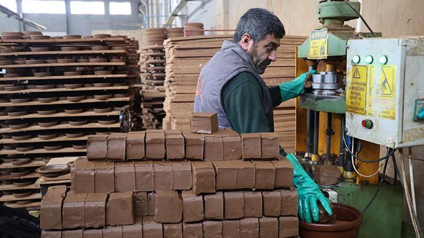 Elazığ'ın çömlekleri 25 ülkeye ihraç ediliyor! Toprak işlenerek değerleniyor ülkeye döviz giriyor