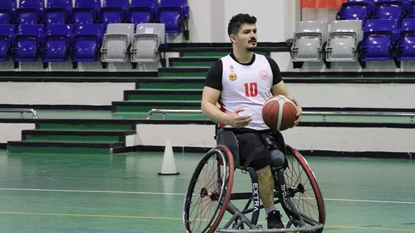 Çukurca gazisi hayata basketbol ile bağlandı! 3 yaşındaki oğlu ve eşi en büyük destekçisi oldu