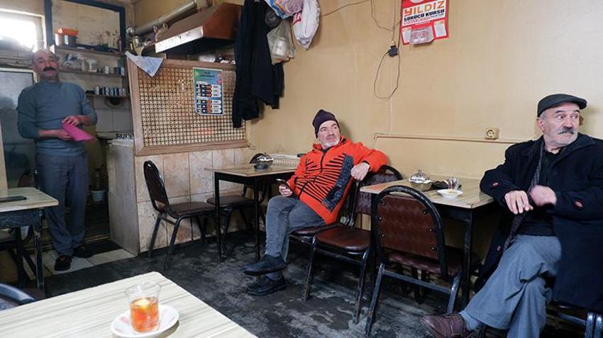 Erzurum'daki bu çay ocağında ikram edilen her şeyin üzerine dua okunuyor