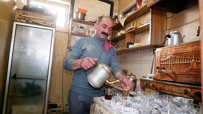Erzurum'daki bu çay ocağında ikram edilen her şeyin üzerine dua okunuyor