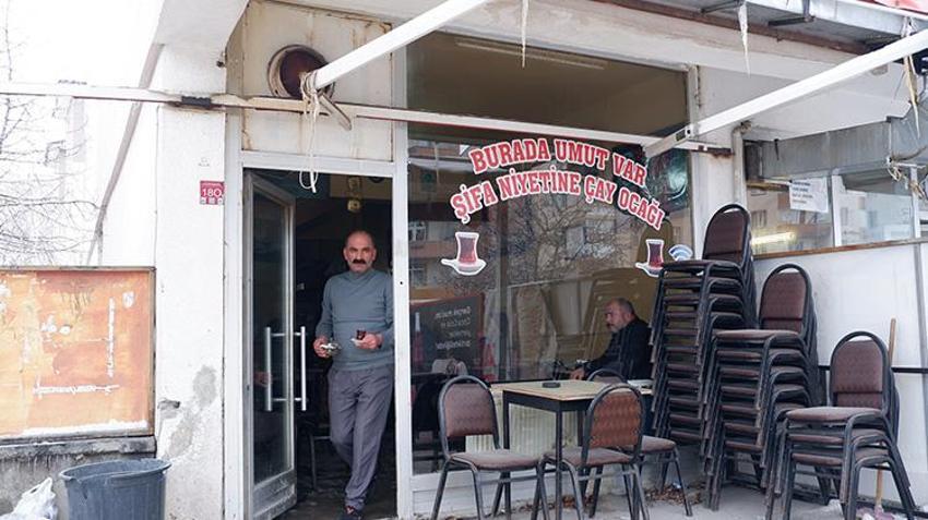 Erzurum'daki bu çay ocağında ikram edilen her şeyin üzerine dua okunuyor