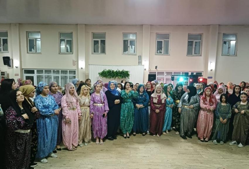 “Yöresel Kıyafet ve Şalvar Gecesi” görsel şölene dönüştü