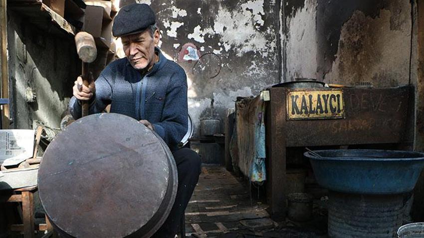 Teknolojiye yenilen miras! Kalaycılık mesleği tarih oluyor, ustalar yetiştirecek çırak bulamıyor